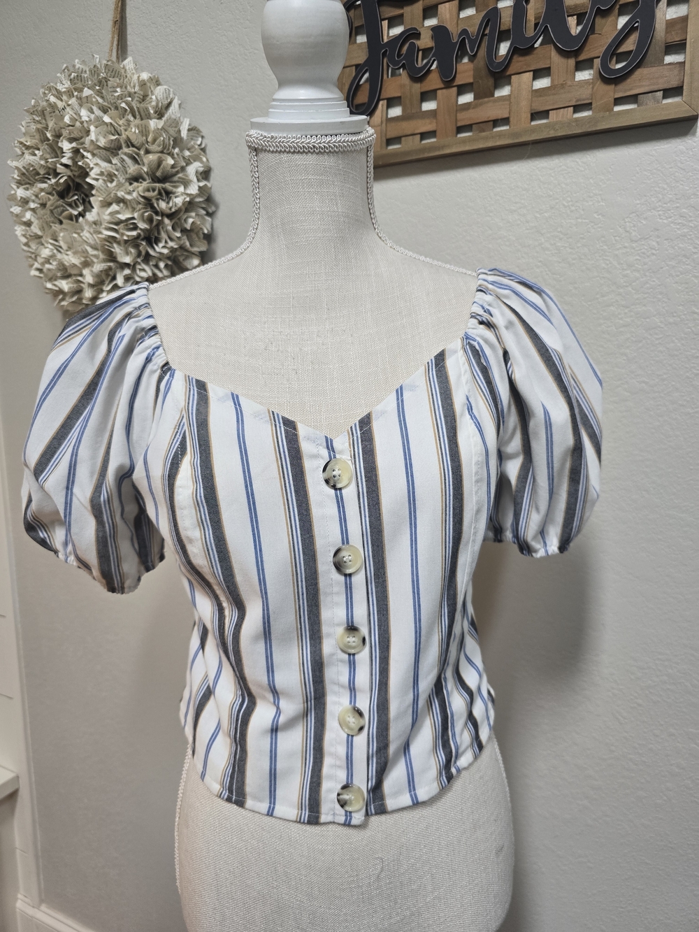 Button-Front Stripe Puff-Sleeve Blouse in White & Blue